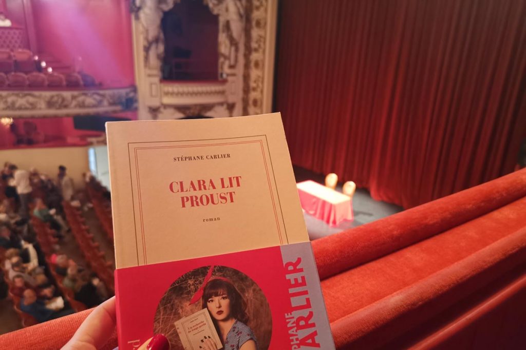Clara lit Proust livre